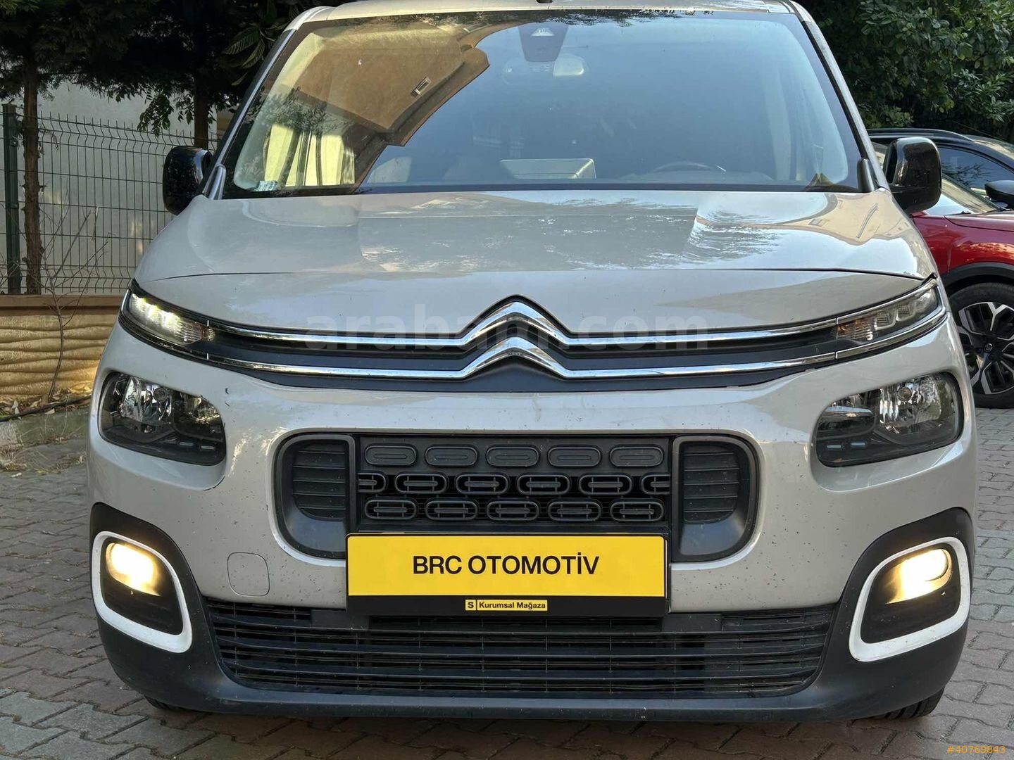 Galeriden Citroen Berlingo 1.5 BlueHDI Shine 2022 Model İstanbul 80.000 km Kahverengi 2