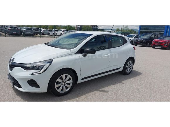 2022 model clio  değişensiz  sıfır ayarında 9000 kmde