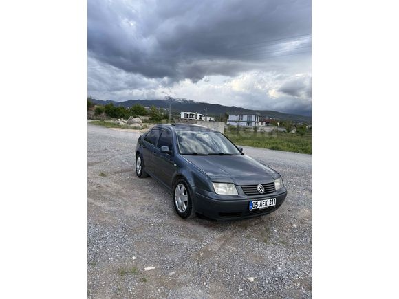 Sahibinden Volkswagen Bora 1.6 Comfortline 2001 Model  325000 km
Sunroof Dijital Klima Gümüş Kadran
