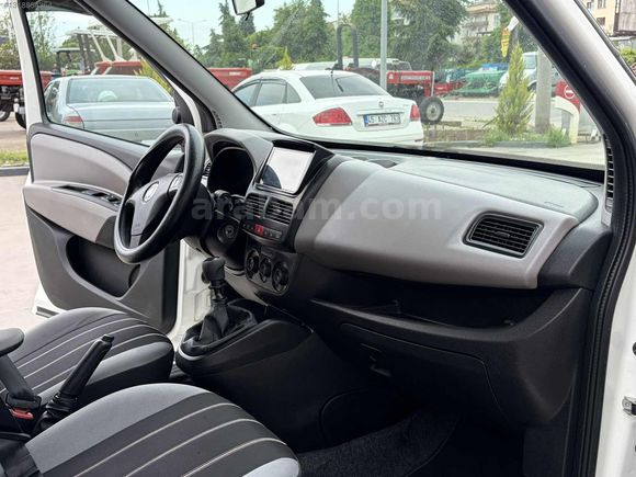 YENİ GELEN OTOMOBİL RUHSATLI HATASIZ BOYASIZ FİAT DOBLO