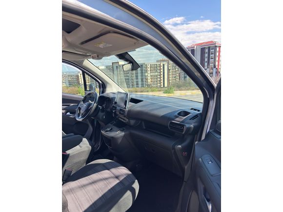 Sahibinden Opel Combo 1.5 CDTI Edition 2023 Model İstanbul 39.500 km Gri (Gümüş)