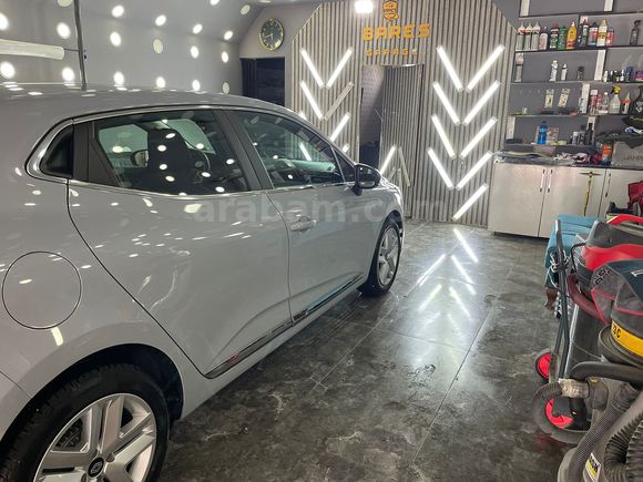 Sahibinden  Hatasiz Boyasiz Clio 1.0 TCe Evolution 2024 Model 