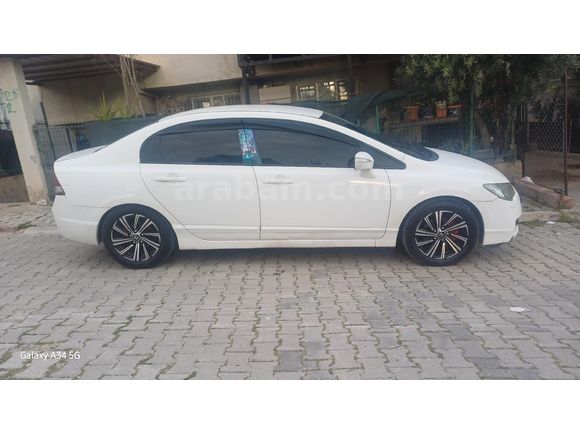 Sahibinden Honda Civic 1.6 Premium 2011 Model  220.000 km Beyaz
