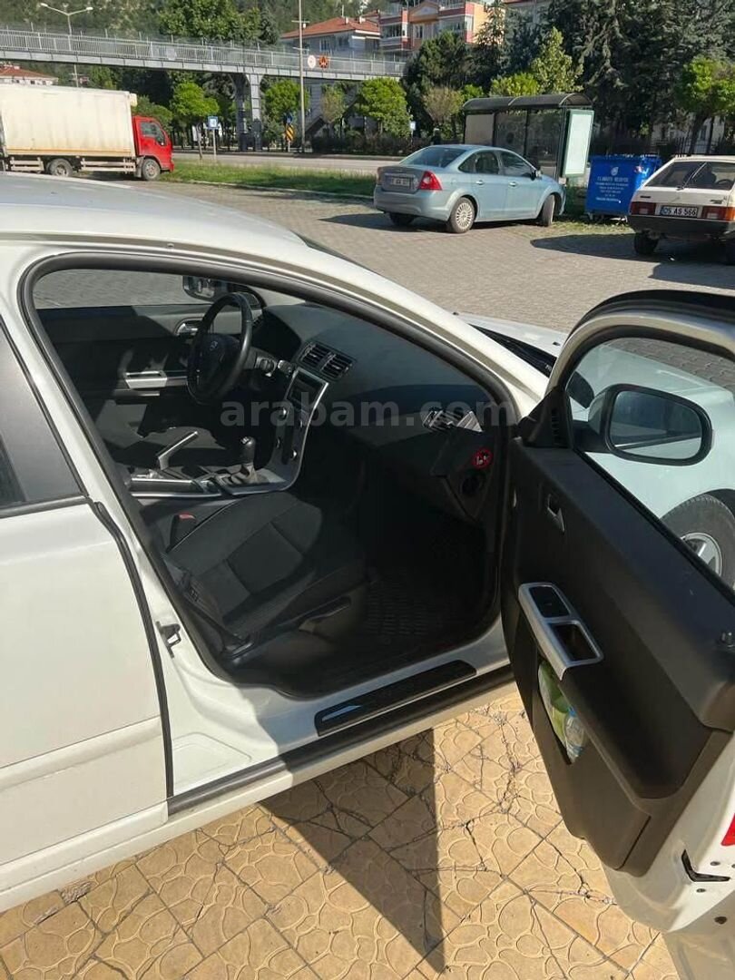 Sahibinden Volvo S40 1.6 D 2012 Model Amasya 176.000 km Beyaz 7