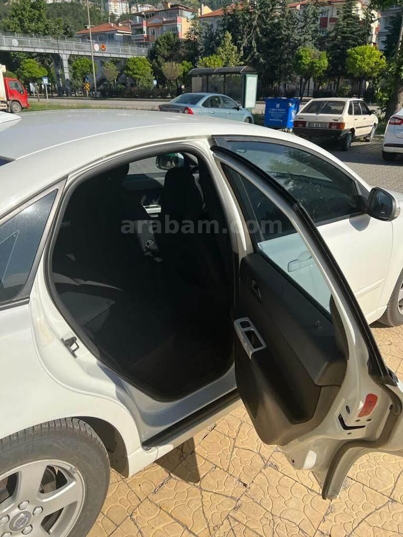 Sahibinden Volvo S40 1.6 D 2012 Model Amasya 176.000 km Beyaz 3