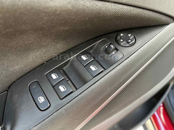 Hatasız  50.000 km garantili yetkili servis bakımlı 2022 otomatik 1.2 Crossland