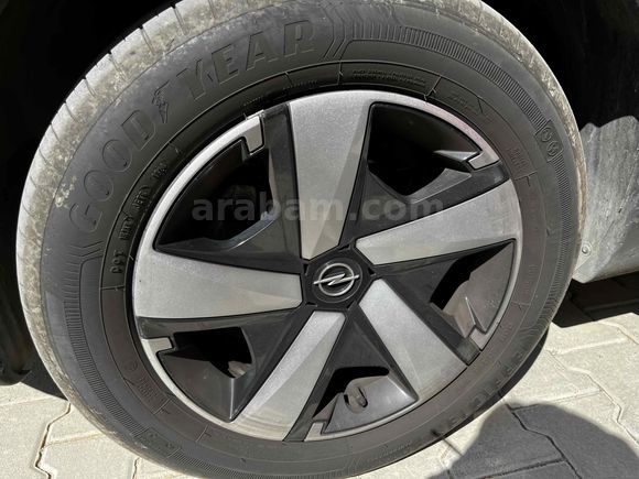 Hatasız  50.000 km garantili yetkili servis bakımlı 2022 otomatik 1.2 Crossland