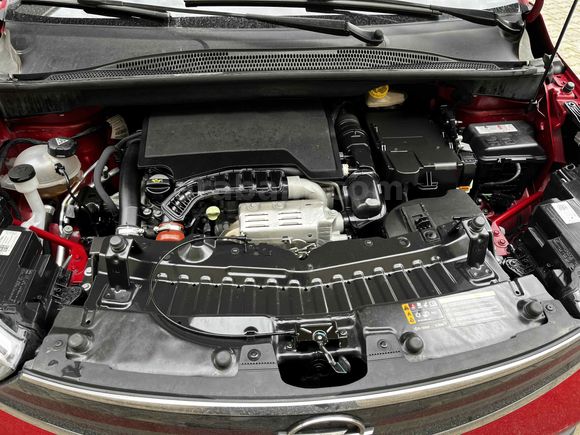 Hatasız  50.000 km garantili yetkili servis bakımlı 2022 otomatik 1.2 Crossland