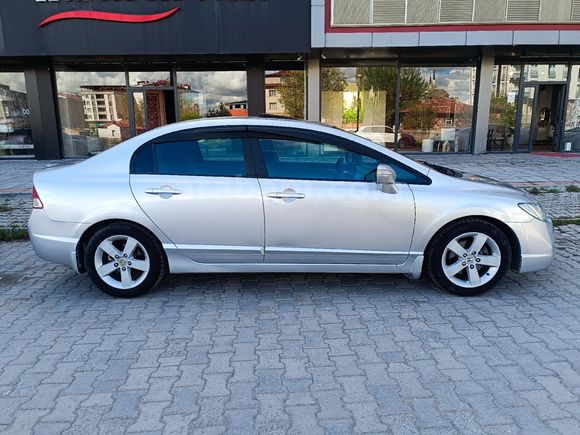 Honda Civic 1.6i VTEC Elegance 2008 Model  Değişensiz 255 Binde