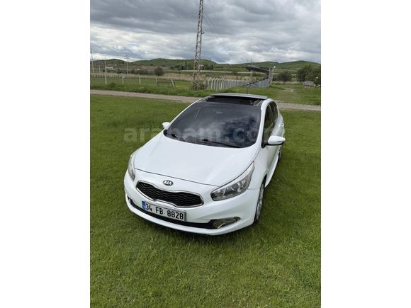 Sahibinden Kia Ceed 1.6 CRDi Concept Plus 2015 Model