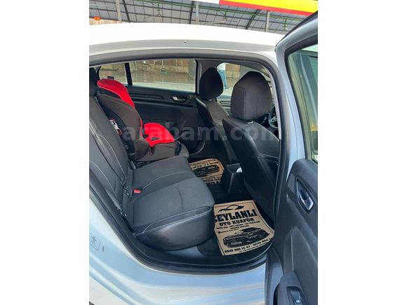 Renault Megane 1.3 TCe Joy 2019 Model 