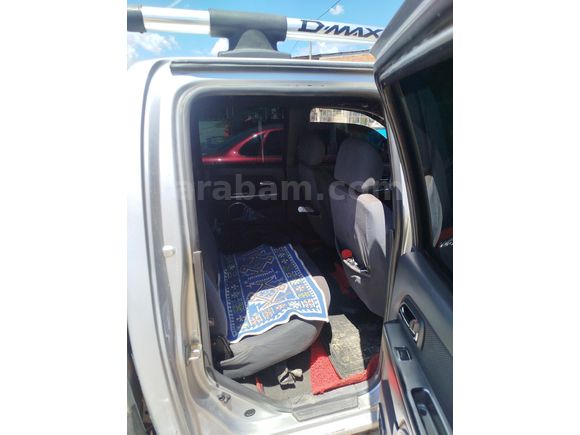 Sahibinden Isuzu D-Max 2.5 4x2 LTD 2012 Model  314.000 km Gri (metalik)