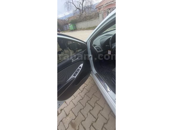 Sahibinden Hyundai Accent Blue 1.6 CRDI Mode 2012 Model