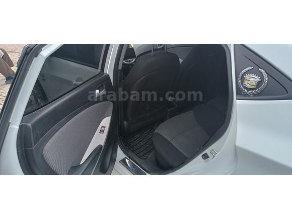 Sahibinden Hyundai Accent Blue 1.6 CRDI Mode 2012 Model