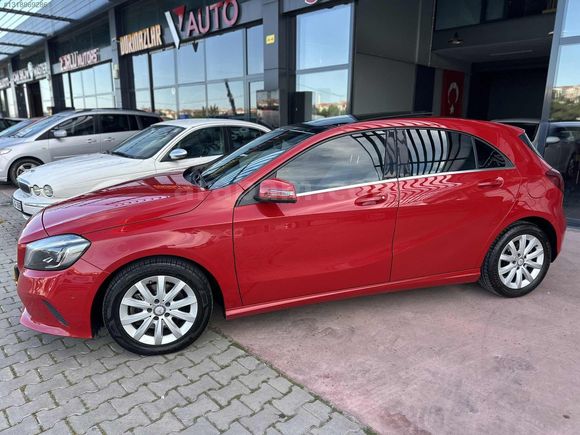 MERCEDES A 180 7G-DCT