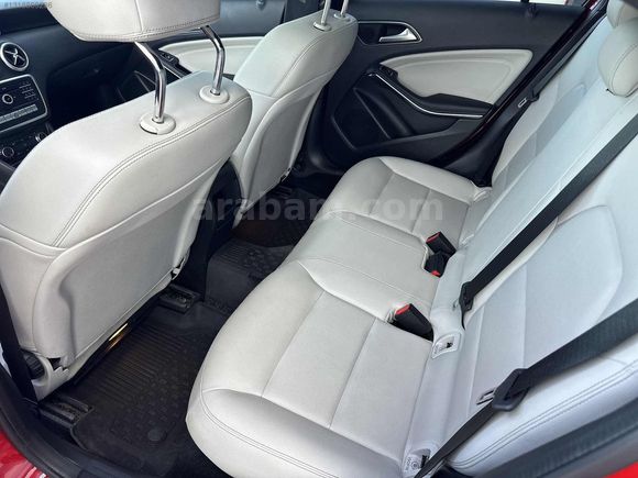 MERCEDES A 180 7G-DCT