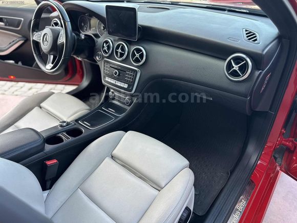 MERCEDES A 180 7G-DCT