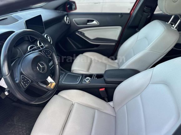 MERCEDES A 180 7G-DCT