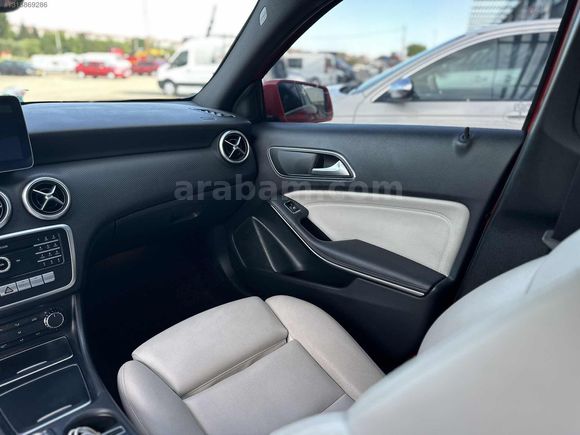 MERCEDES A 180 7G-DCT