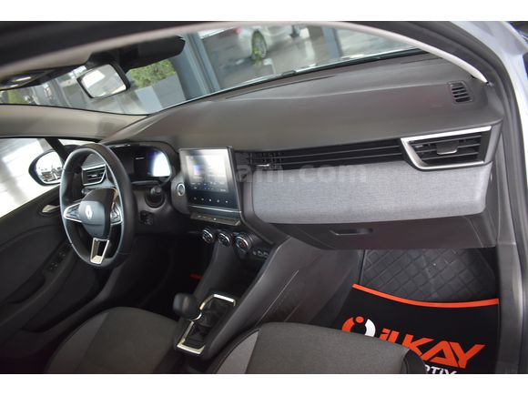 İLKAY'DAN %20 FATURALI CLİO 1.0 TCE 90 BG EVOLUTİON 66,000 KM'DE