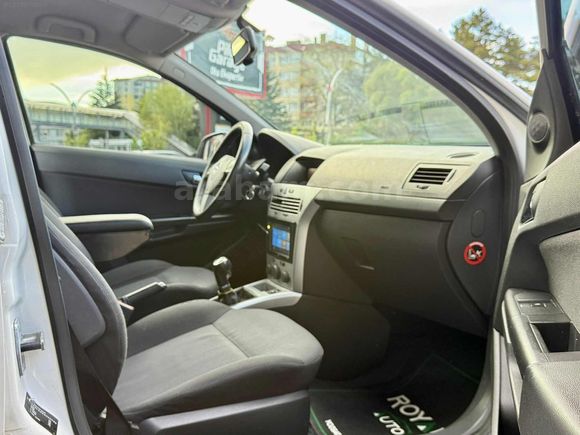 ROYAL AUTO'dan 2012 ASTRA 1.6 115hp ESSENTİA LPG KUSURSUZ