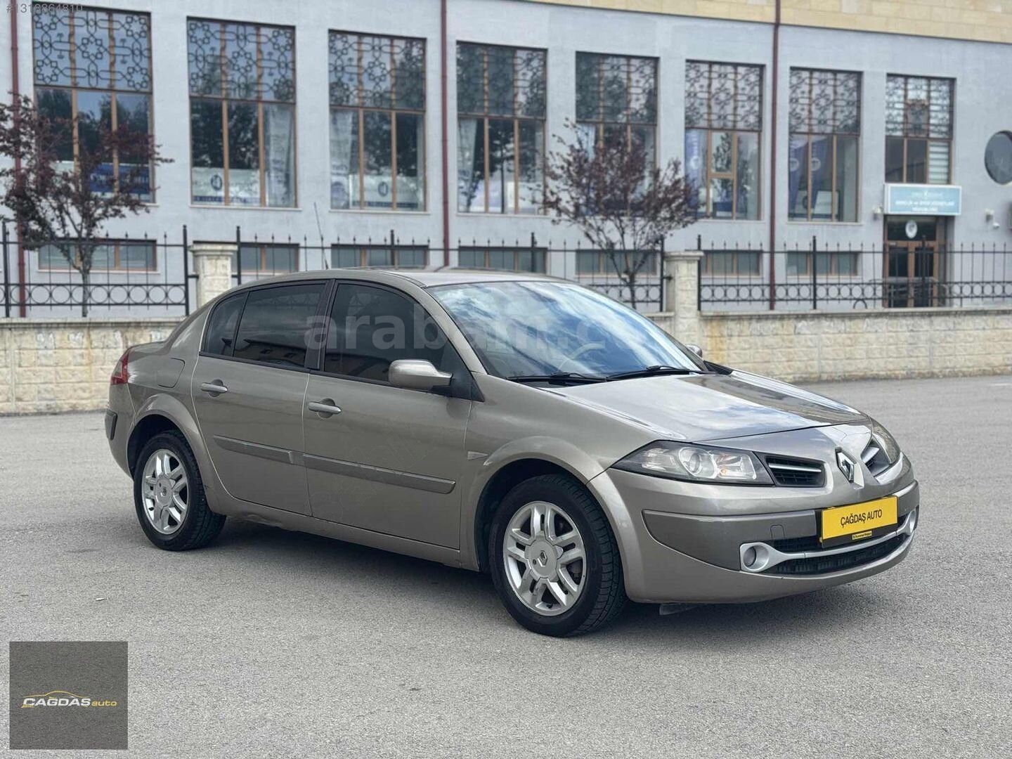 Galeriden Renault Megane 1.5 dCi Privilege 2009 Model Çorum 419.000 km Bej 3
