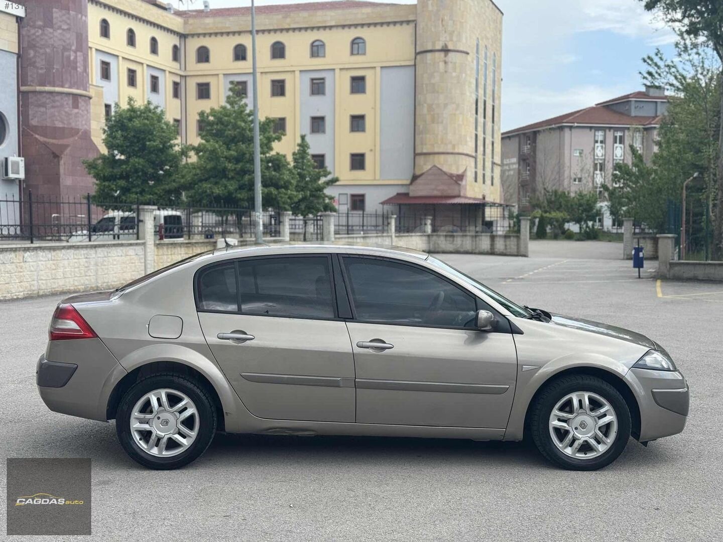 Galeriden Renault Megane 1.5 dCi Privilege 2009 Model Çorum 419.000 km Bej 4