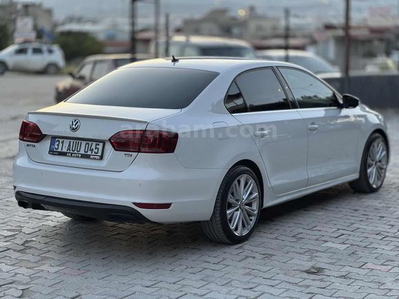 AK AUTO'dan 2014 JETTA BEYAZ ÇİÇEKK