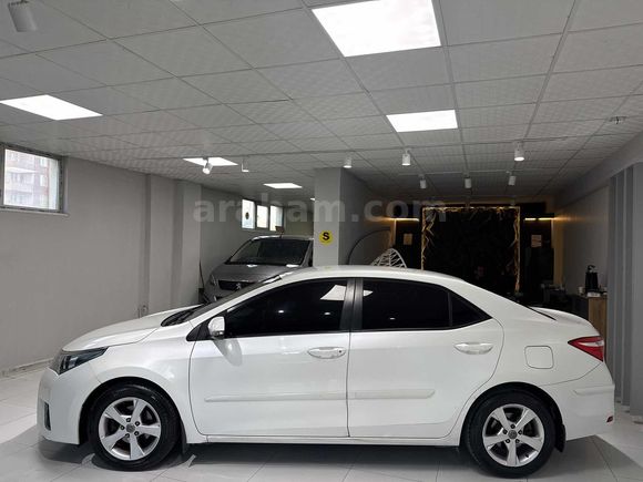 İLK ELDEN 108 BİN KM TOYOTA CORALLA BENZİNLİ