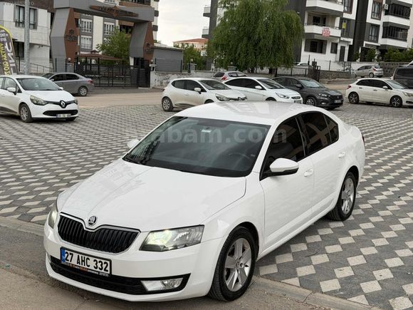 Hatasız ayarında tek parça boyalı 2016 1.6 dizel octavia