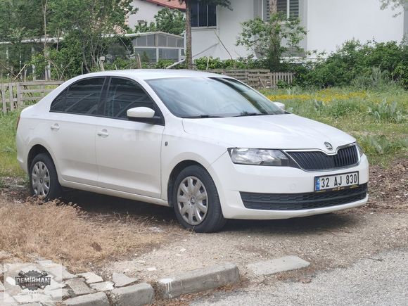 ORJİNAL 132000 KM DE 2015 MODEL SCODA RAPİD 1.2 TSİ AMBİTİON