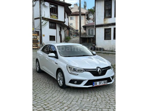 2018 HATASIZ BOYASIZ 
MEGANE DİZEL OTOMATİK 