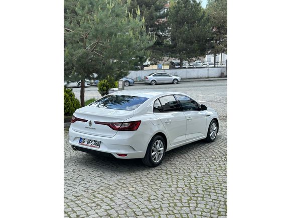 2018 HATASIZ BOYASIZ 
MEGANE DİZEL OTOMATİK 