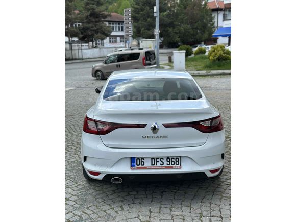2018 HATASIZ BOYASIZ 
MEGANE DİZEL OTOMATİK 