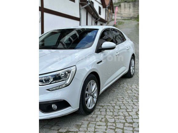 2018 HATASIZ BOYASIZ 
MEGANE DİZEL OTOMATİK 