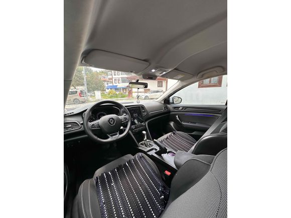 2018 HATASIZ BOYASIZ 
MEGANE DİZEL OTOMATİK 