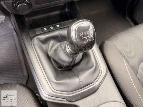 İZGİ'DEN 2022 MODEL 57 BİN KM'DE ISUZU D'MAX 1.9 4X4 MANUEL