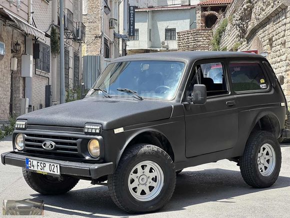 SİYAH KAPLAN ARAZİ EFSANESİ LADA NIVA 4x4 KAÇMAZ GÜZELLİK