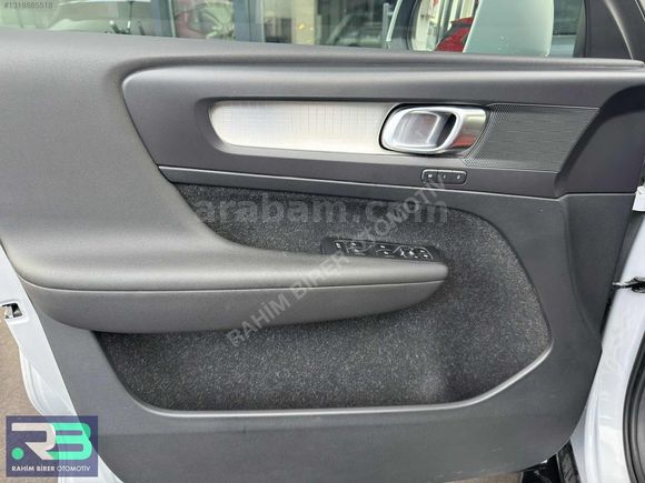 VOLVO XC40 4X4 MOMENTUM