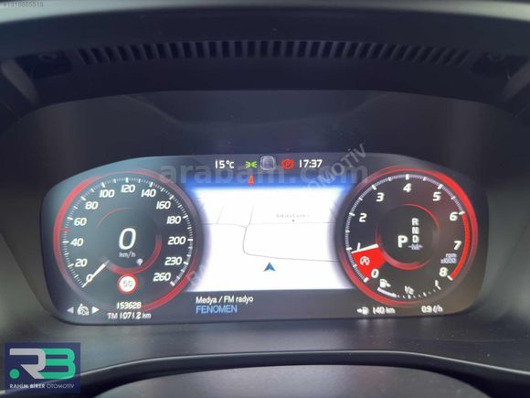 VOLVO XC40 4X4 MOMENTUM