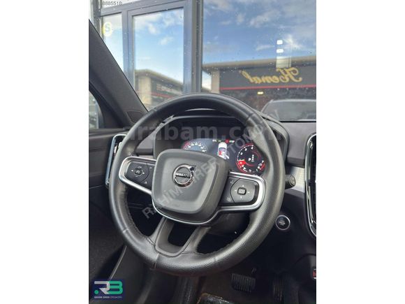 VOLVO XC40 4X4 MOMENTUM