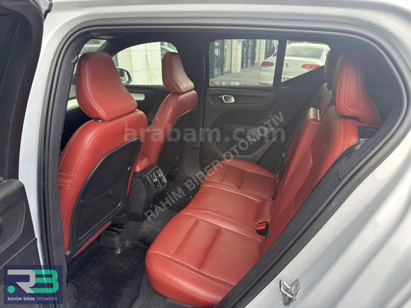 VOLVO XC40 4X4 MOMENTUM