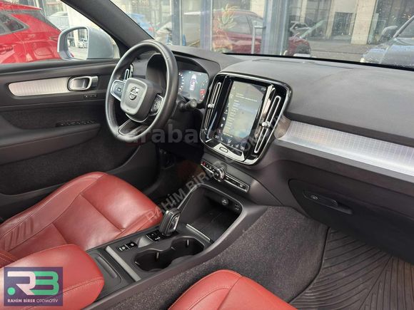 VOLVO XC40 4X4 MOMENTUM