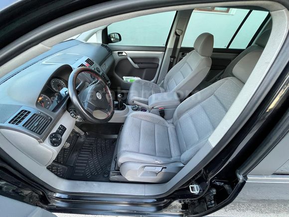 Volkswagen Touran 1.6 Function 2009 Model