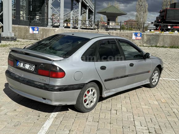 Galeriden Renault Laguna 2.0 RXE 1996 Model Kars