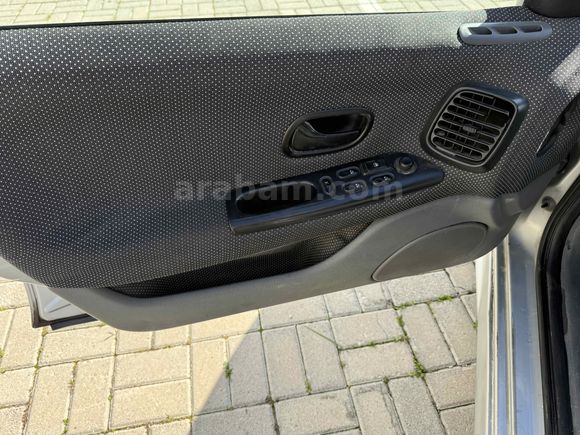 Galeriden Renault Laguna 2.0 RXE 1996 Model Kars