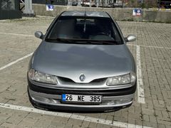 Galeriden Renault Laguna 2.0 RXE 1996 Model Kars