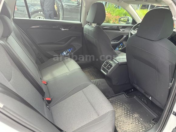 Sahibinden Volkswagen Passat 204 Beygir e-HYBRID 2025 Model 