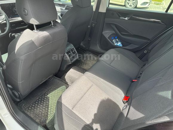 Sahibinden Volkswagen Passat 204 Beygir e-HYBRID 2025 Model 