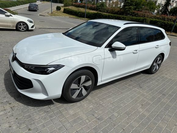Sahibinden Volkswagen Passat 204 Beygir e-HYBRID 2025 Model 